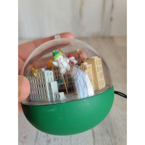 Hallmark 1992 Christmas parade magic ornament Xmas - Picture 8 of 8
